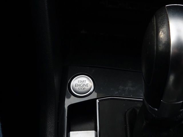 Used 2019 Volkswagen Tiguan SE image 41