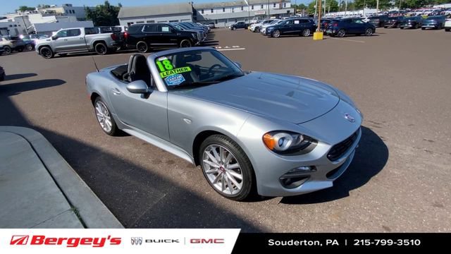 Used 2018 FIAT 124 Spider Lusso w/ Convenience Group RWD image 2