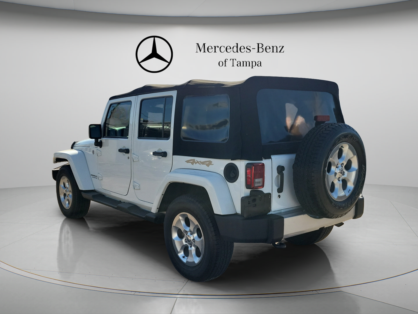 Used 2015 Jeep Wrangler Unlimited Sahara w/ Connectivity Group AWD/4WD image 2