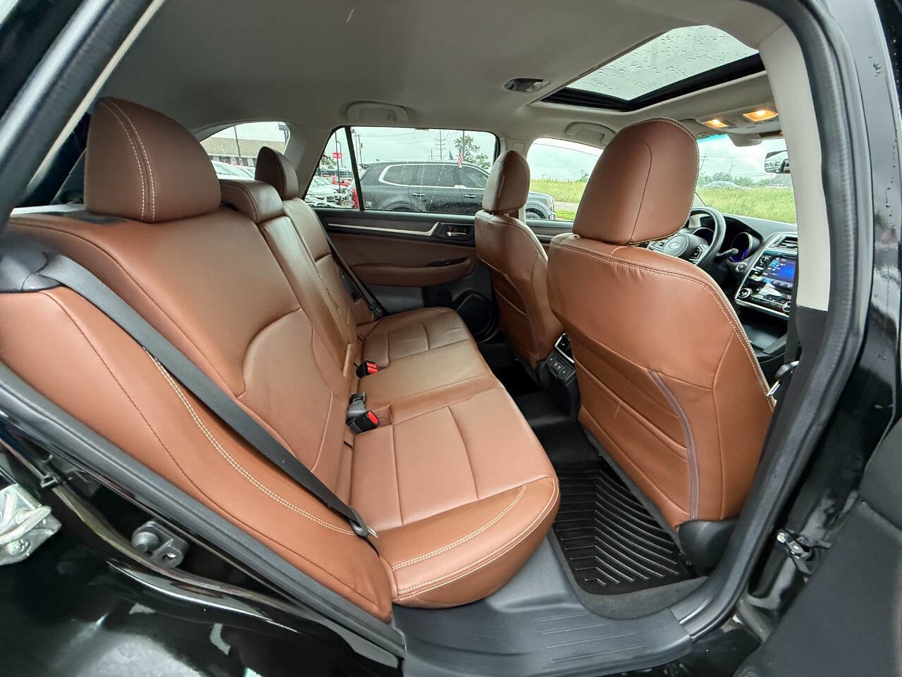 Used 2019 Subaru Outback 3.6R Touring image 11