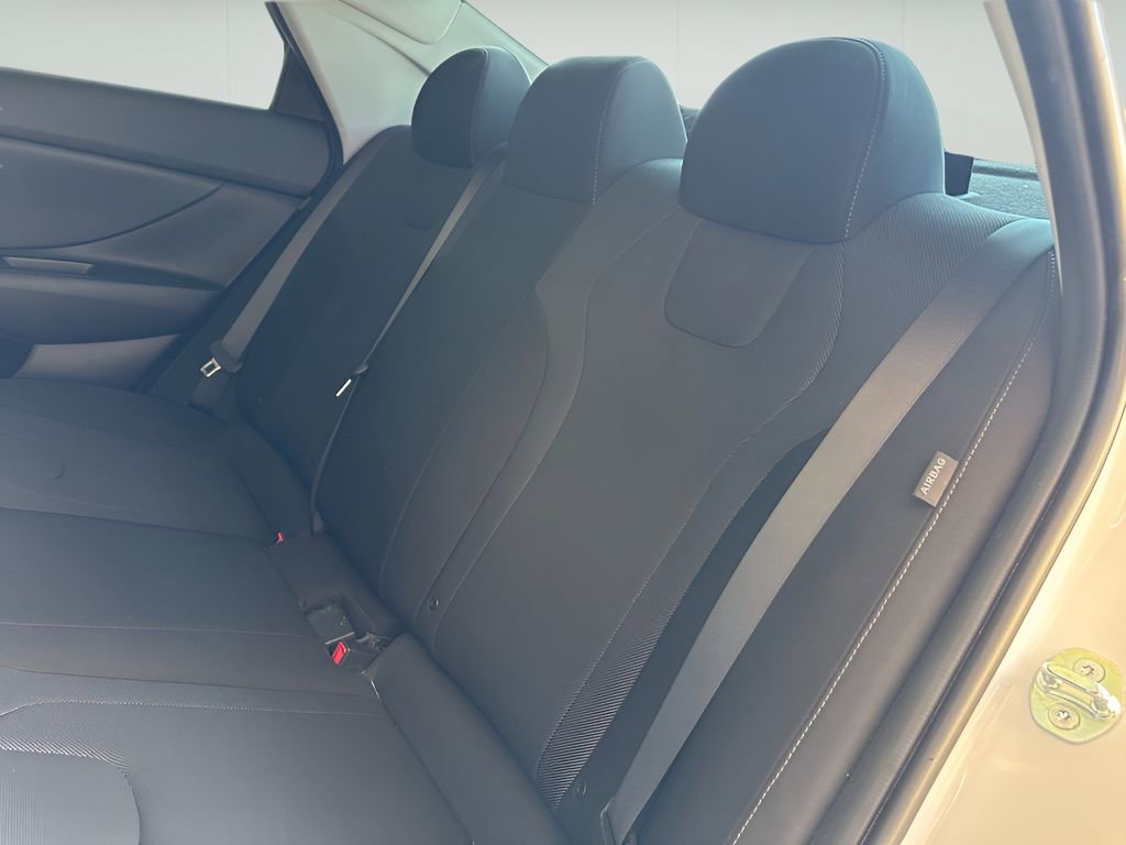 Used 2025 Hyundai Elantra SE FWD image 25