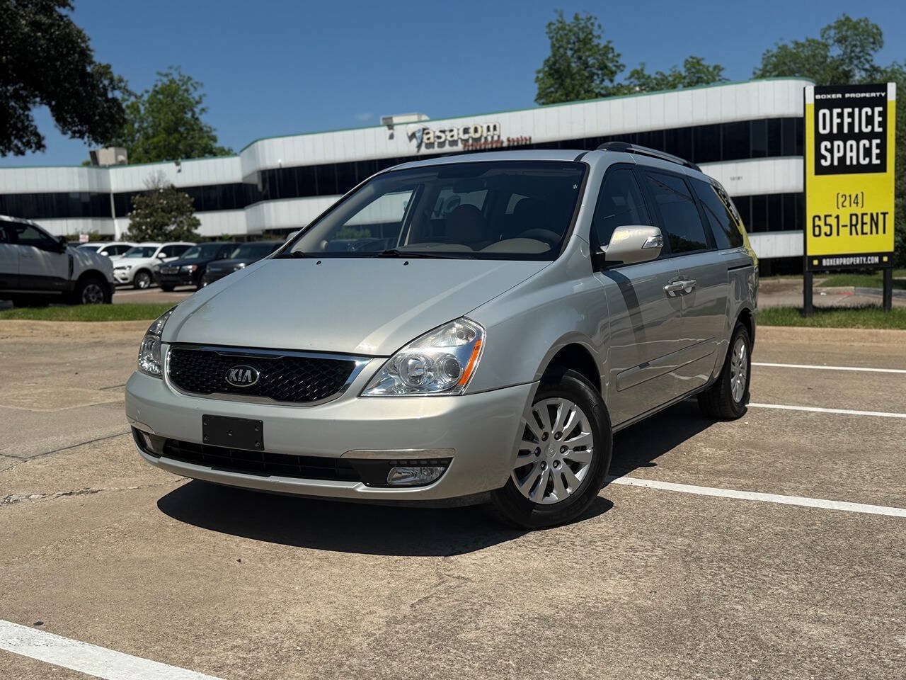 Used 2014 Kia Sedona LX FWD image 2