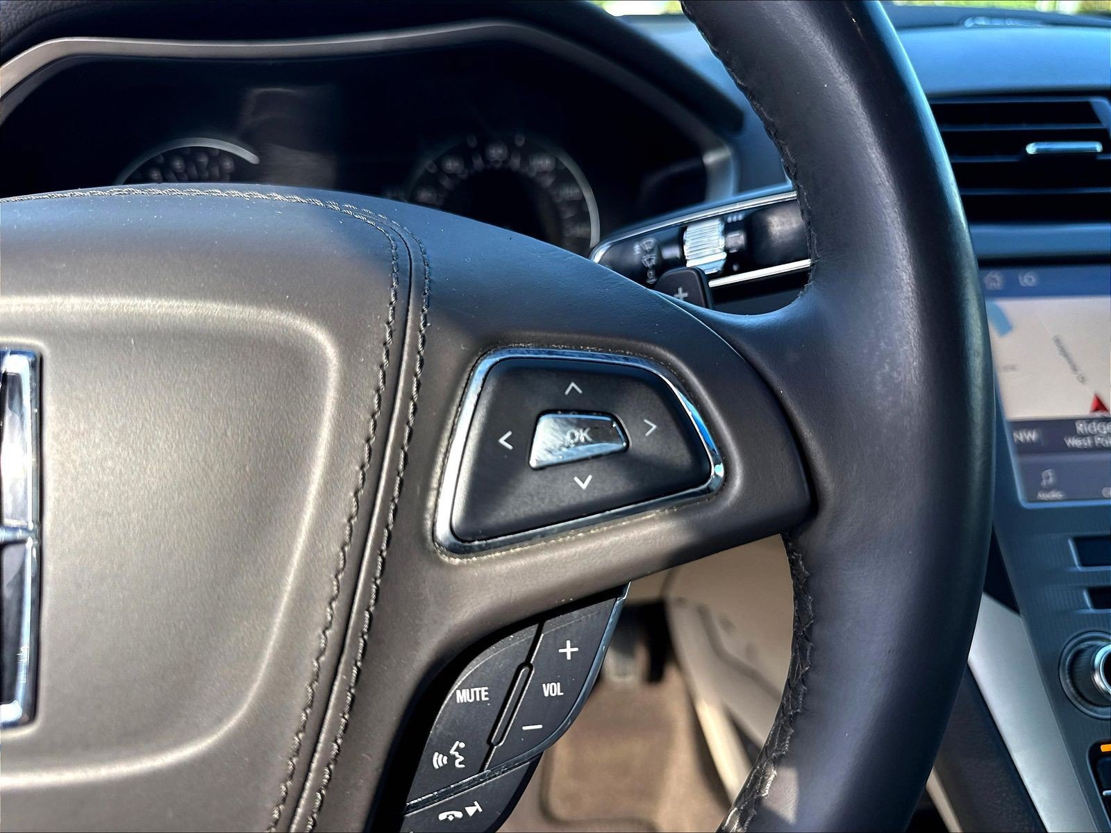 Used 2020 Lincoln MKZ Reserve w/ Elements Package FWD image 17