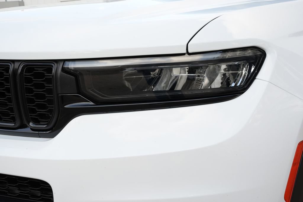 Used 2023 Jeep Grand Cherokee L Laredo image 26