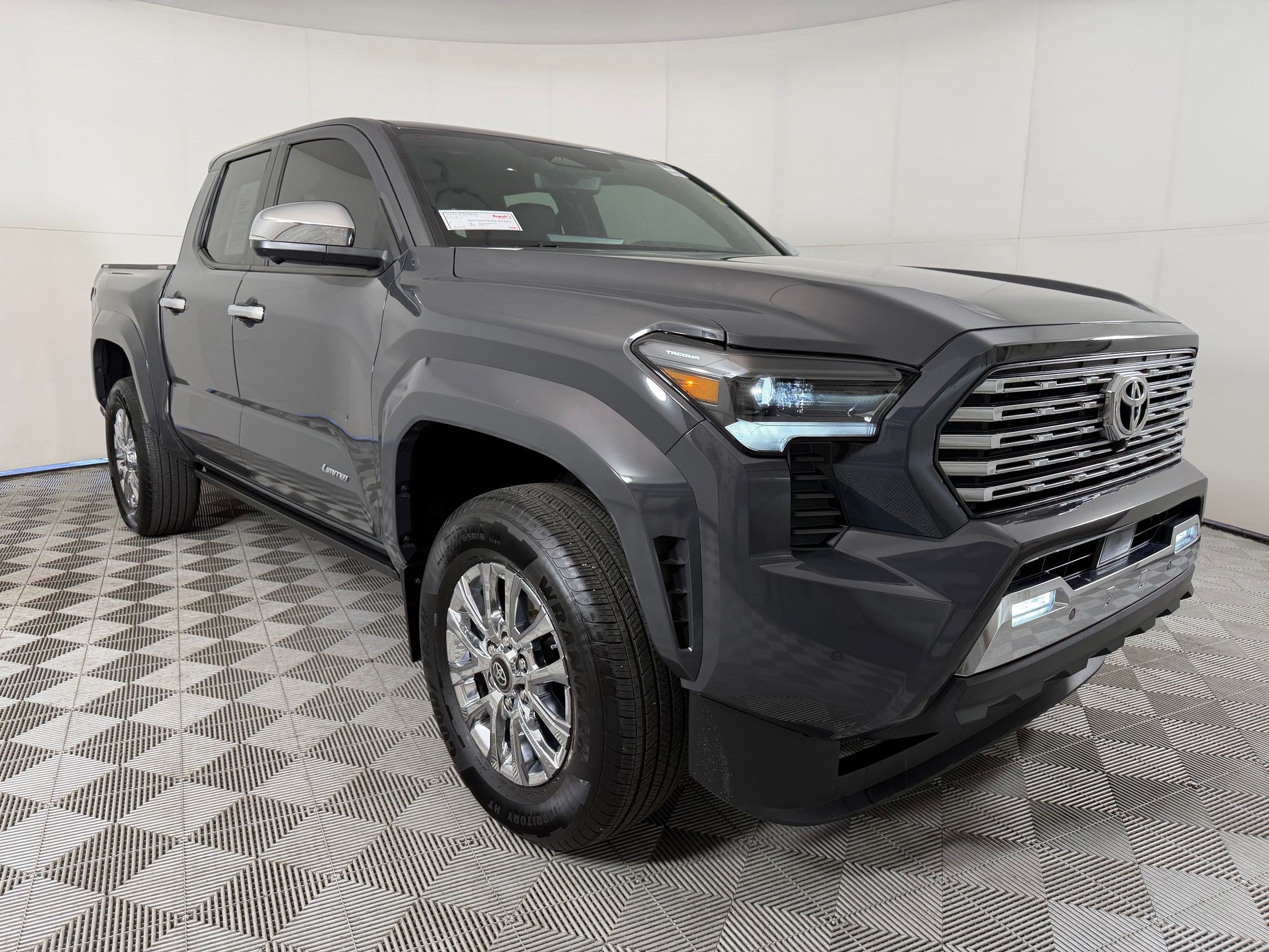 Used 2025 Toyota Tacoma Limited AWD/4WD image 7
