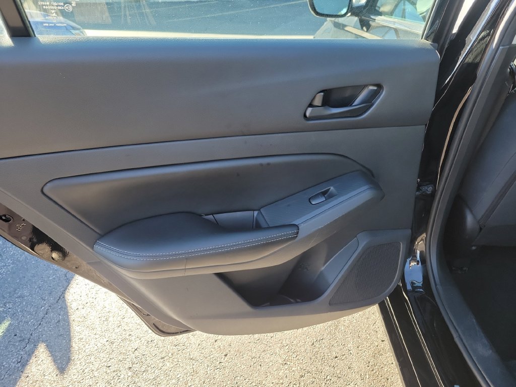 Used 2025 Nissan Altima 2.5 SV FWD image 16