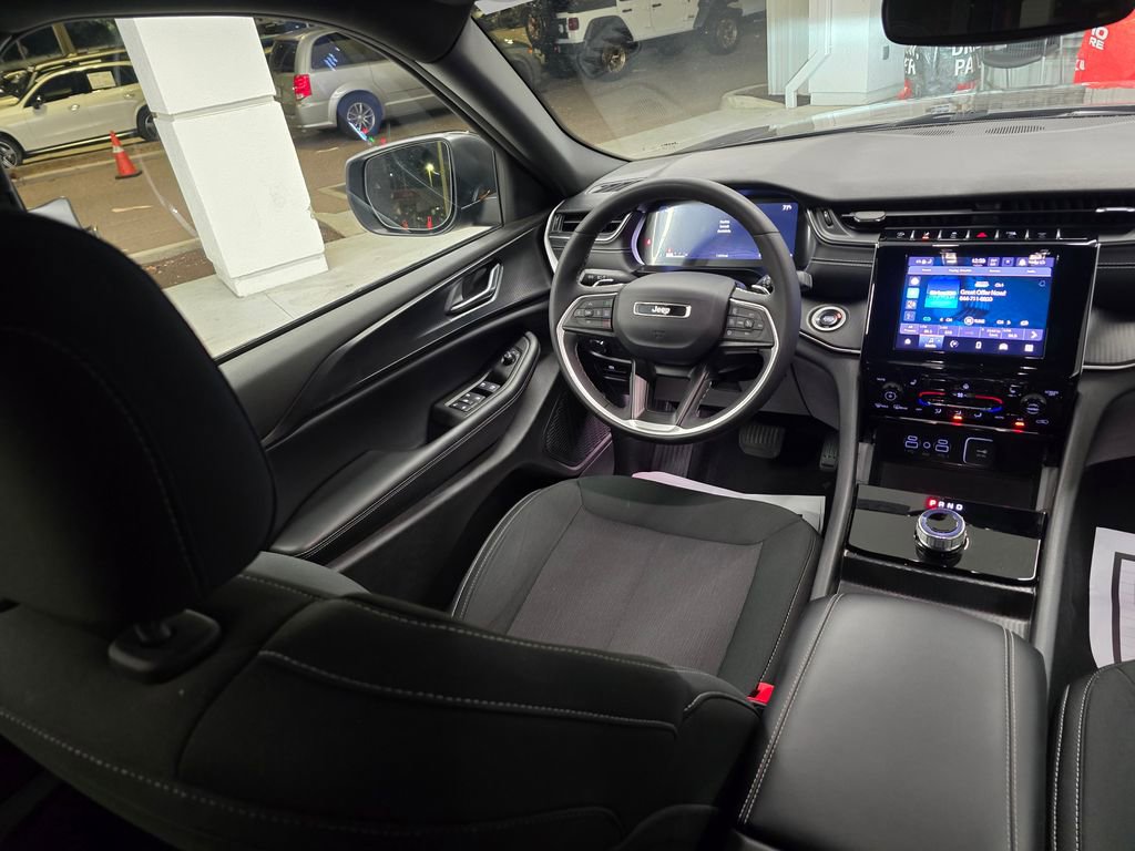 Certified 2024 Jeep Grand Cherokee Laredo w/ Luxury Tech Group I AWD/4WD image 34