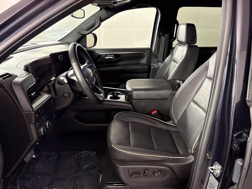 Used 2025 Chevrolet Suburban Premier AWD/4WD image 27