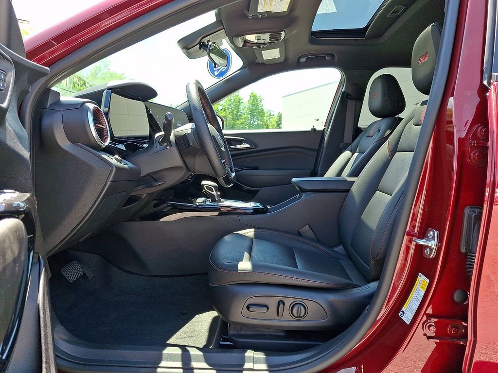 Used 2025 Chevrolet Trax RS w/ Sunroof Package FWD image 15