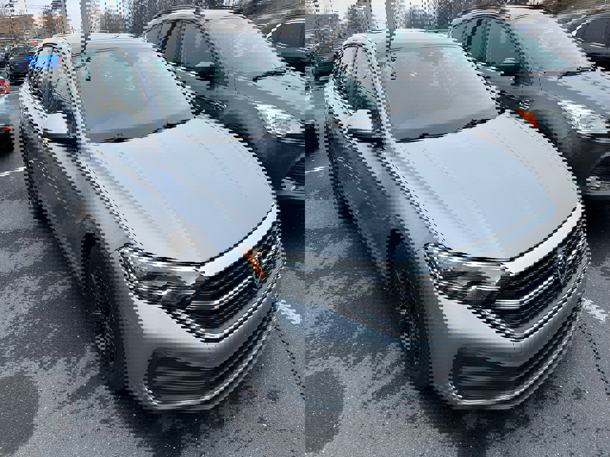 Used 2023 Volkswagen Jetta SE w/ Panoramic Sunroof Package image 3