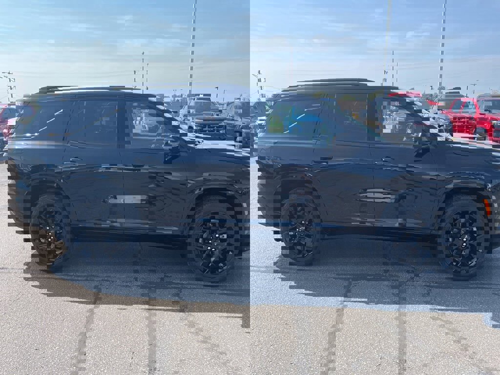 New 2026 Chevrolet Traverse RS w/ LPO, Floor Liner Package image 4