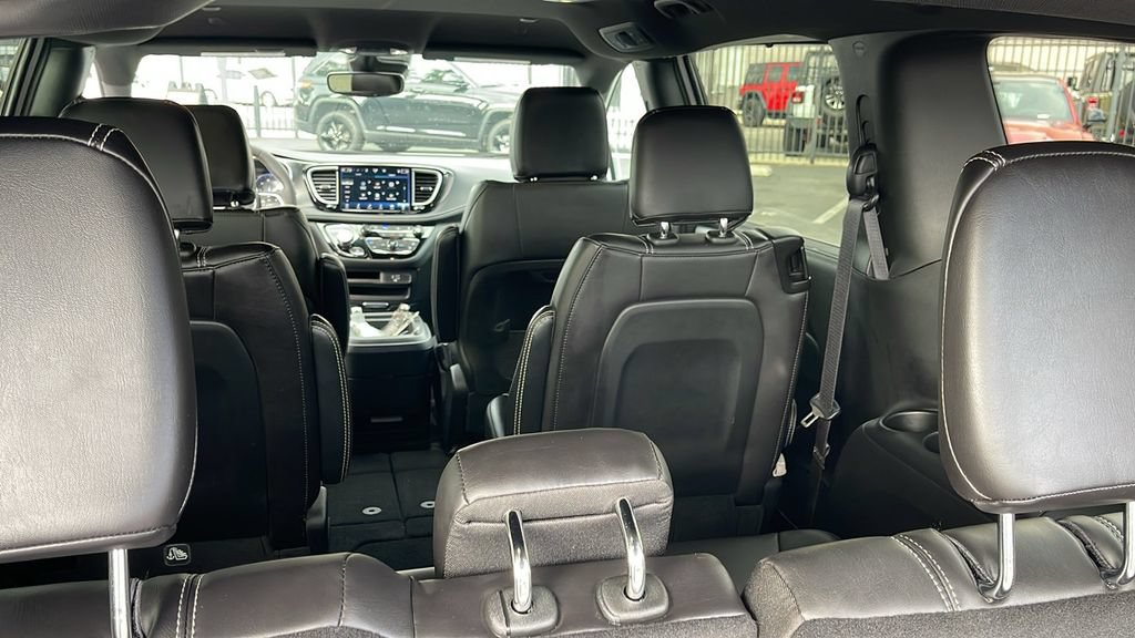 Used 2026 Chrysler Pacifica Select FWD image 10