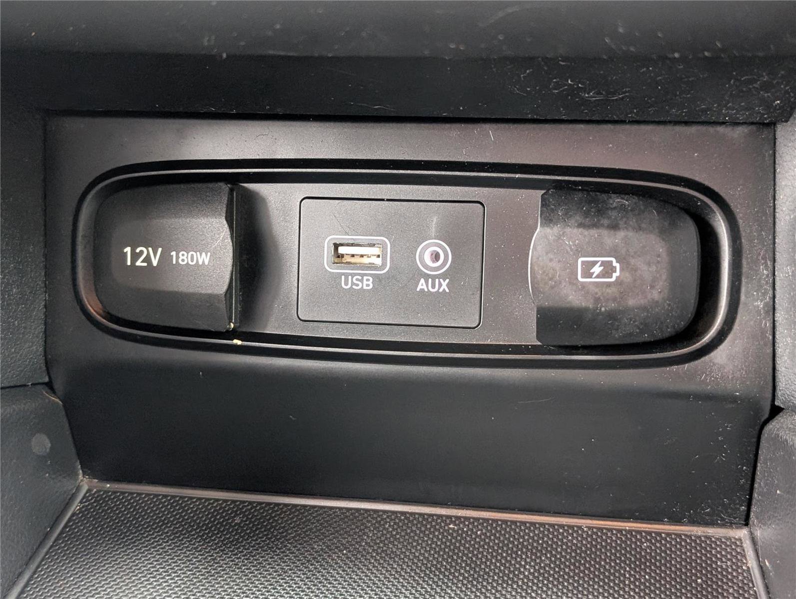 Used 2020 Hyundai Santa Fe SE image 23