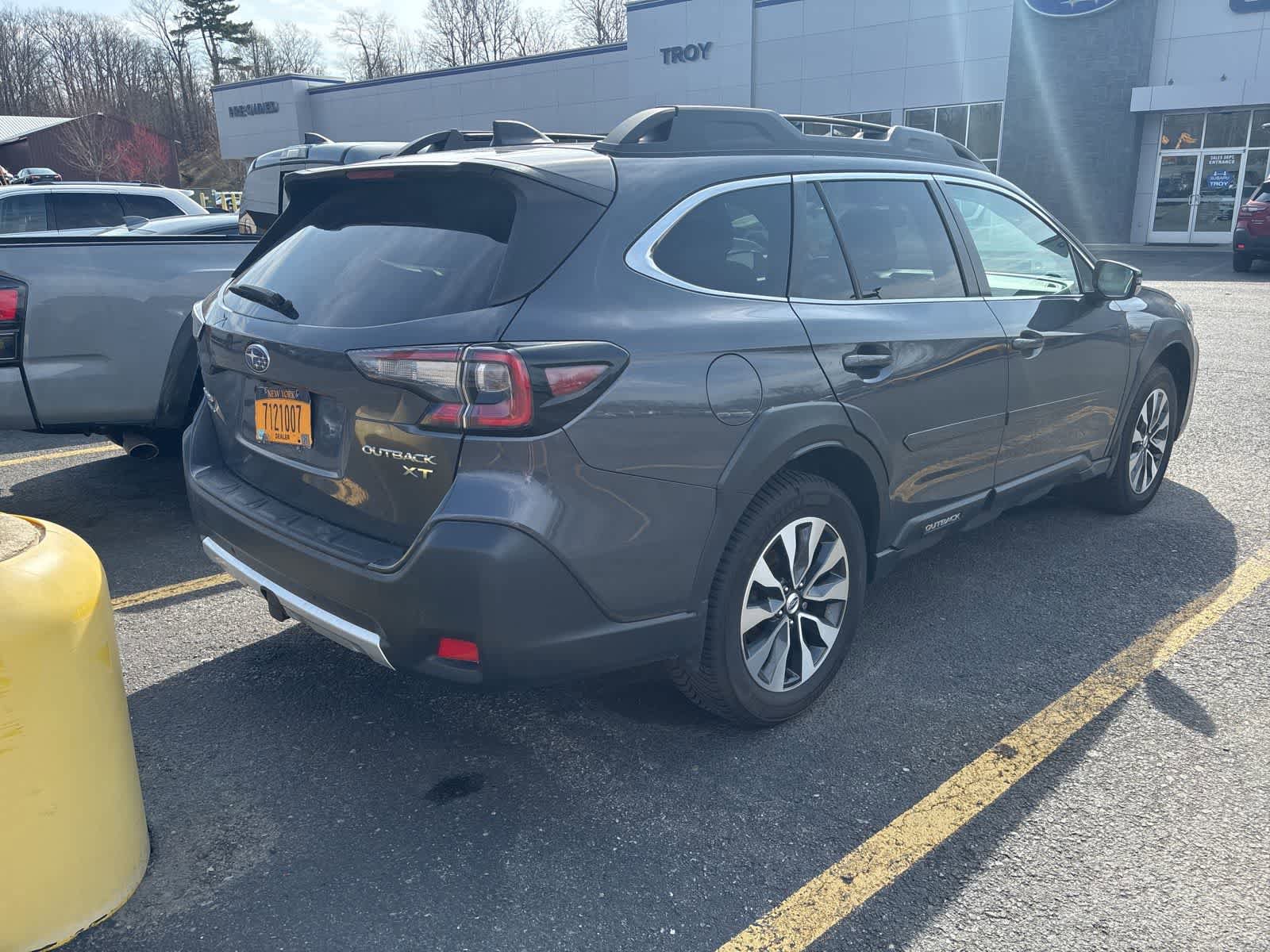 Used 2023 Subaru Outback Limited XT image 3