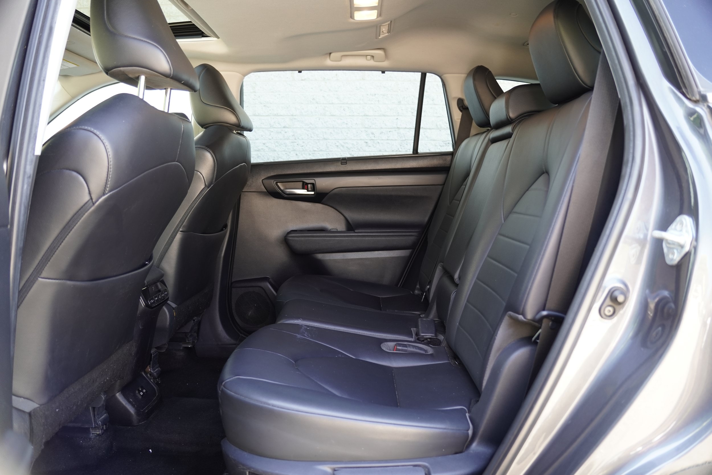 Used 2023 Toyota Highlander XLE AWD/4WD image 23