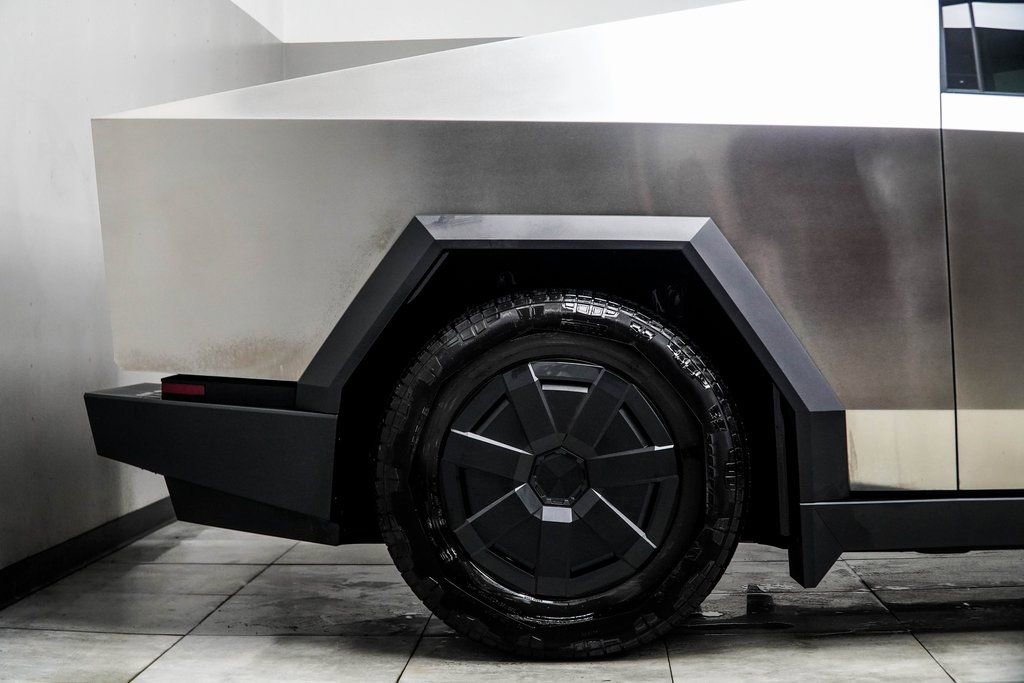 Used 2025 Tesla Cybertruck AWD Crew Cab image 8