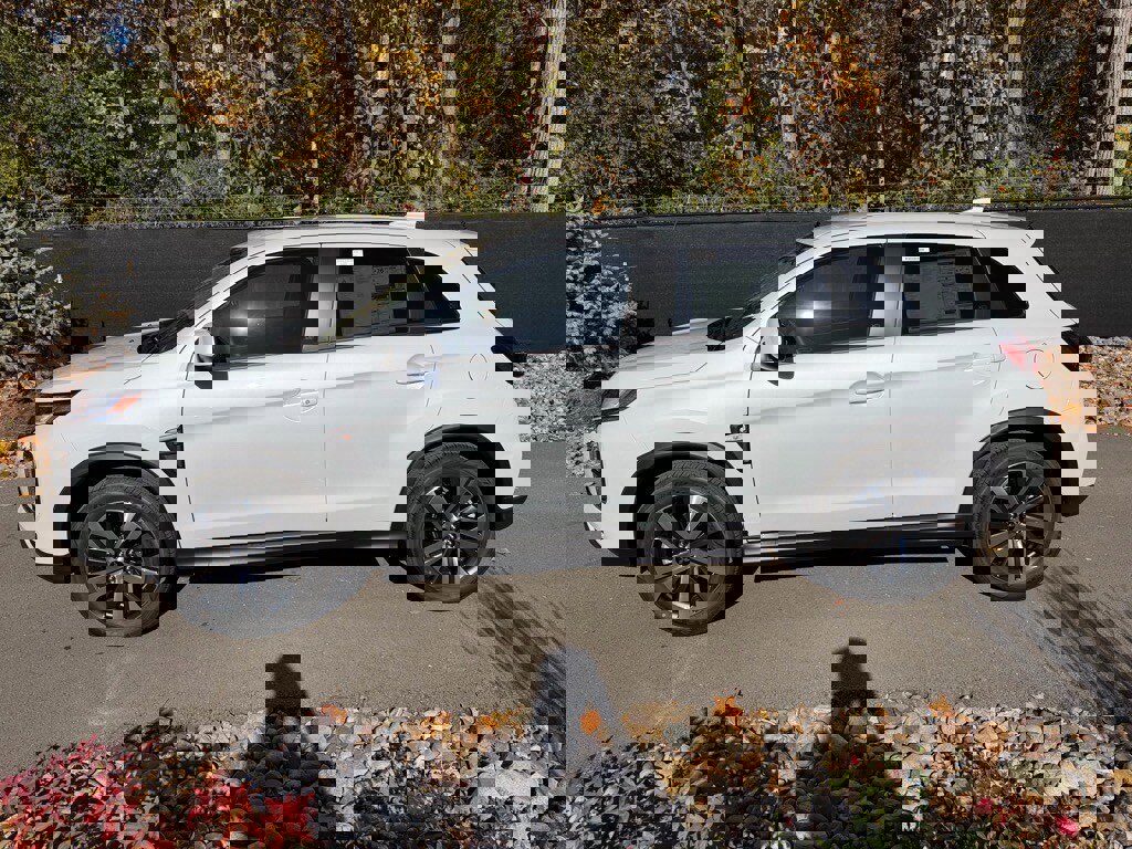 New 2025 Mitsubishi Outlander Sport ES image 2