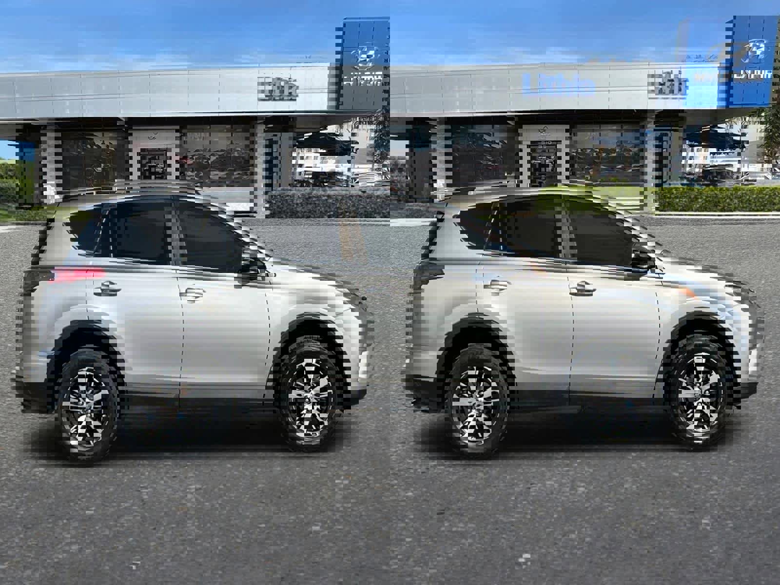 Used 2018 Toyota RAV4 XLE image 9