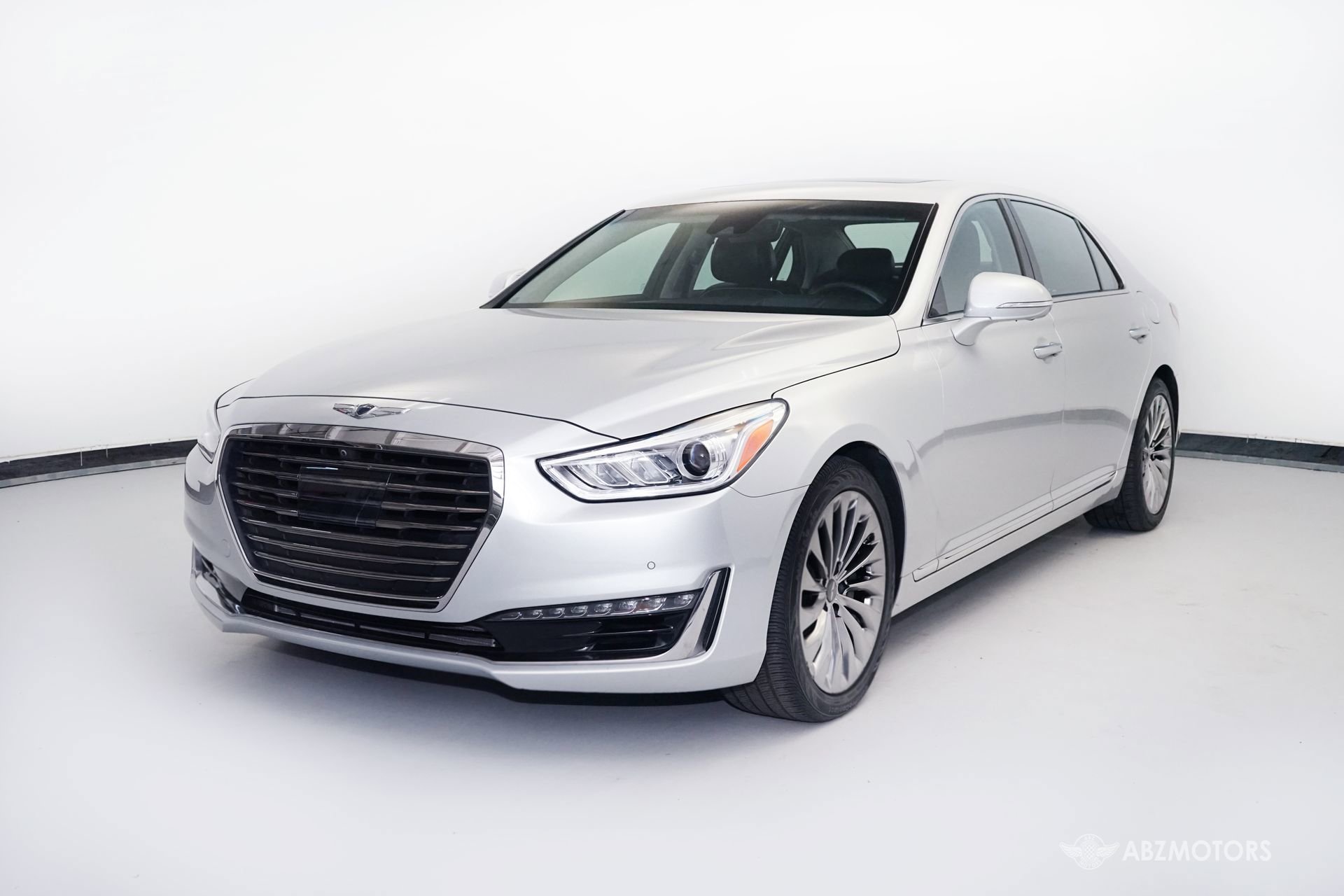 Used 2017 Genesis G90 3.3T Premium RWD image 2