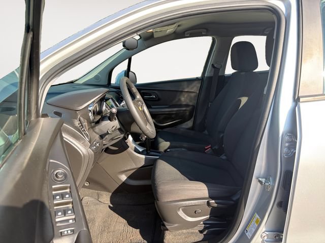 Used 2017 Chevrolet Trax LS FWD image 9