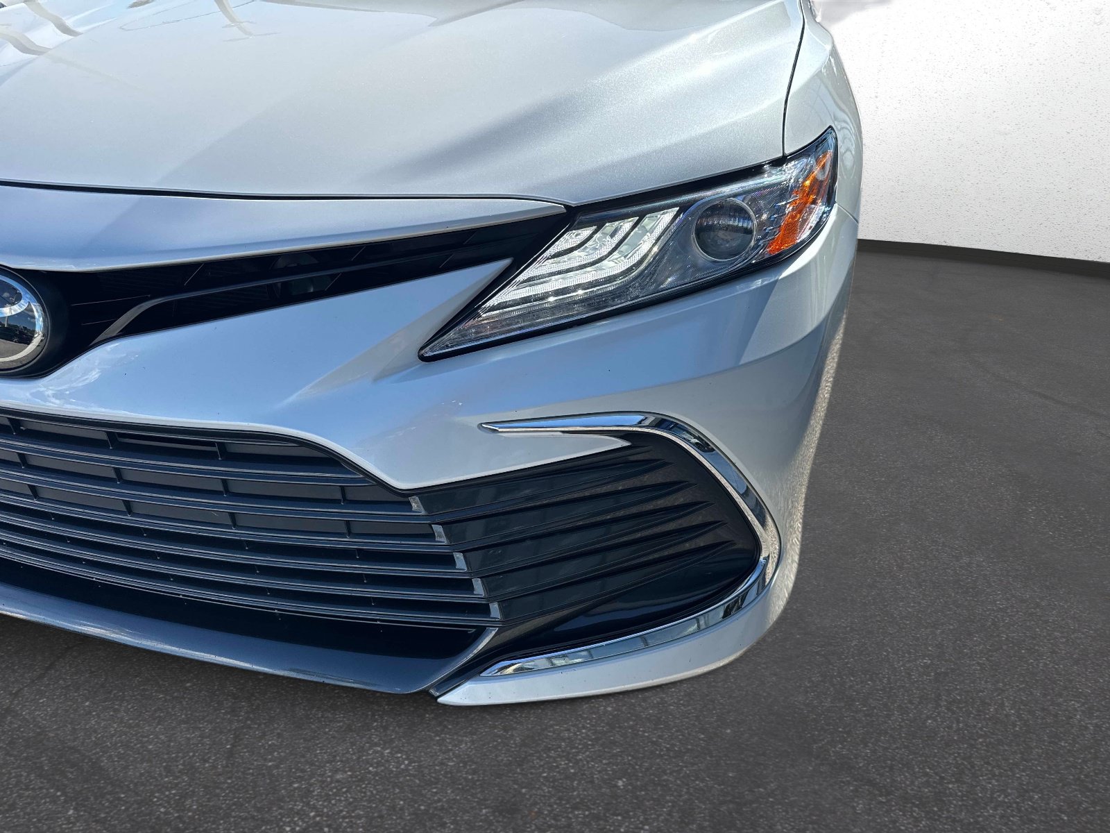 Used 2022 Toyota Camry XLE FWD image 9