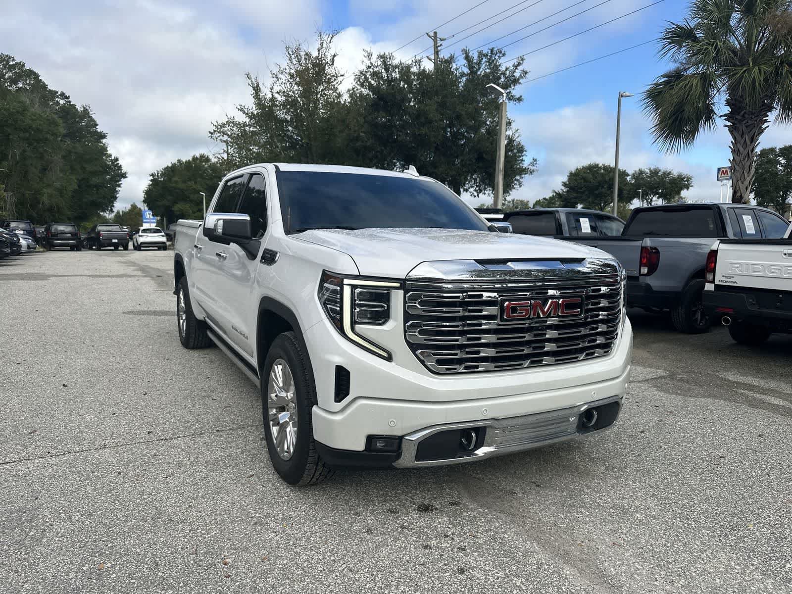 Used 2023 GMC Sierra 1500 Denali w/ Technology Package AWD/4WD image 7
