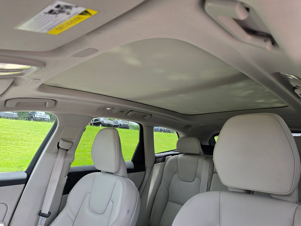 Used 2022 Volvo XC60 B5 Inscription w/ Advanced Package FWD image 34