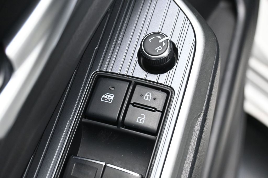 Used 2021 Toyota Sienna XSE w/ XSE Plus Package FWD image 12