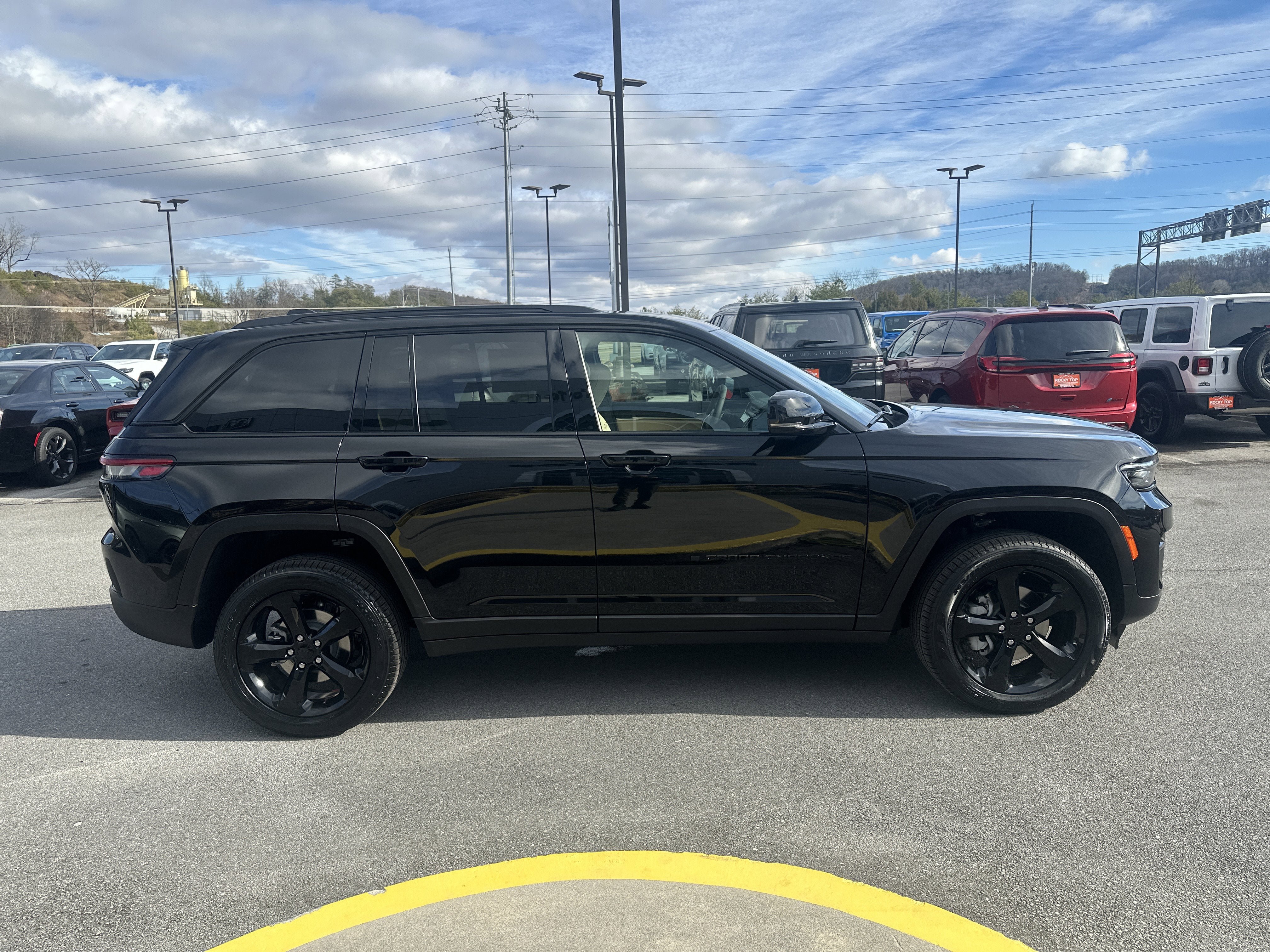 New 2025 Jeep Grand Cherokee Limited w/ Black Appearance Package AWD/4WD image 6