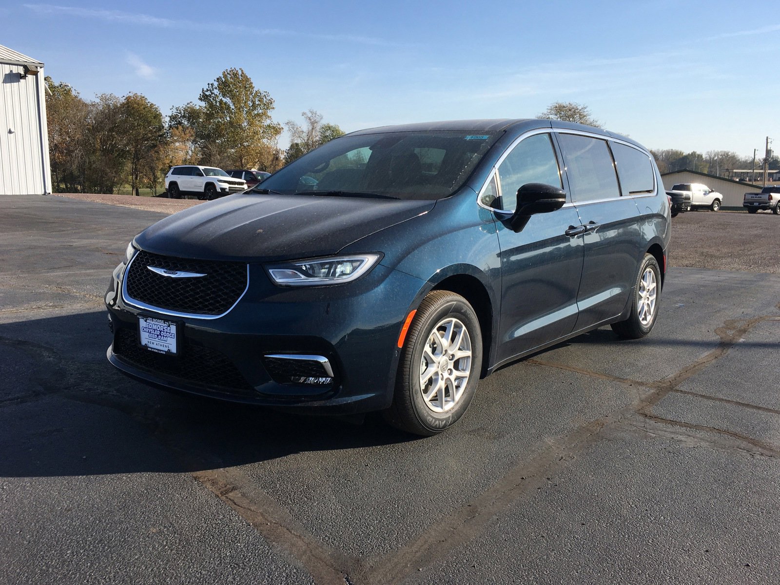 New 2025 Chrysler Pacifica Select image 5
