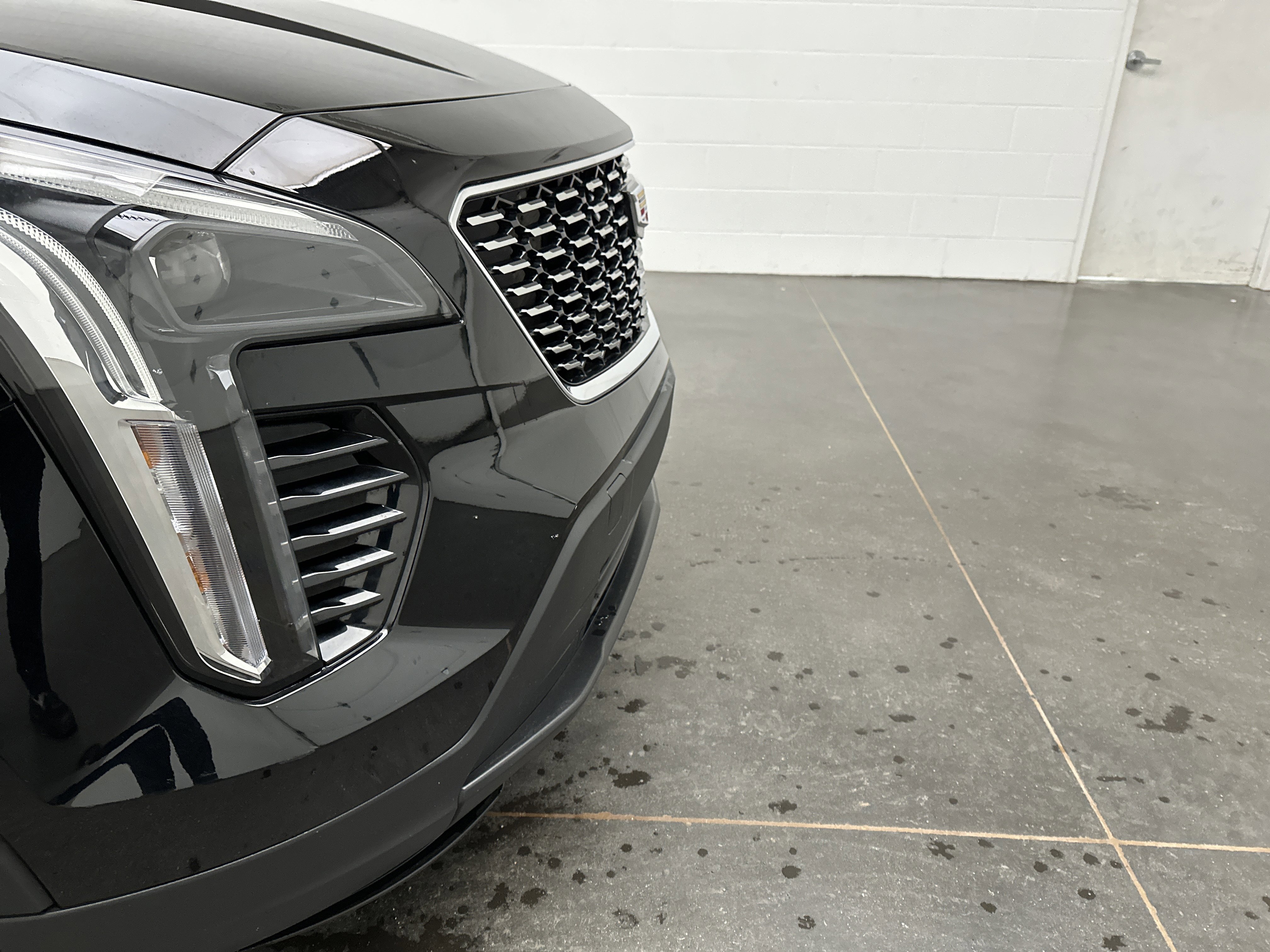 Used 2023 Cadillac XT4 Luxury w/ Cold Weather Package image 2