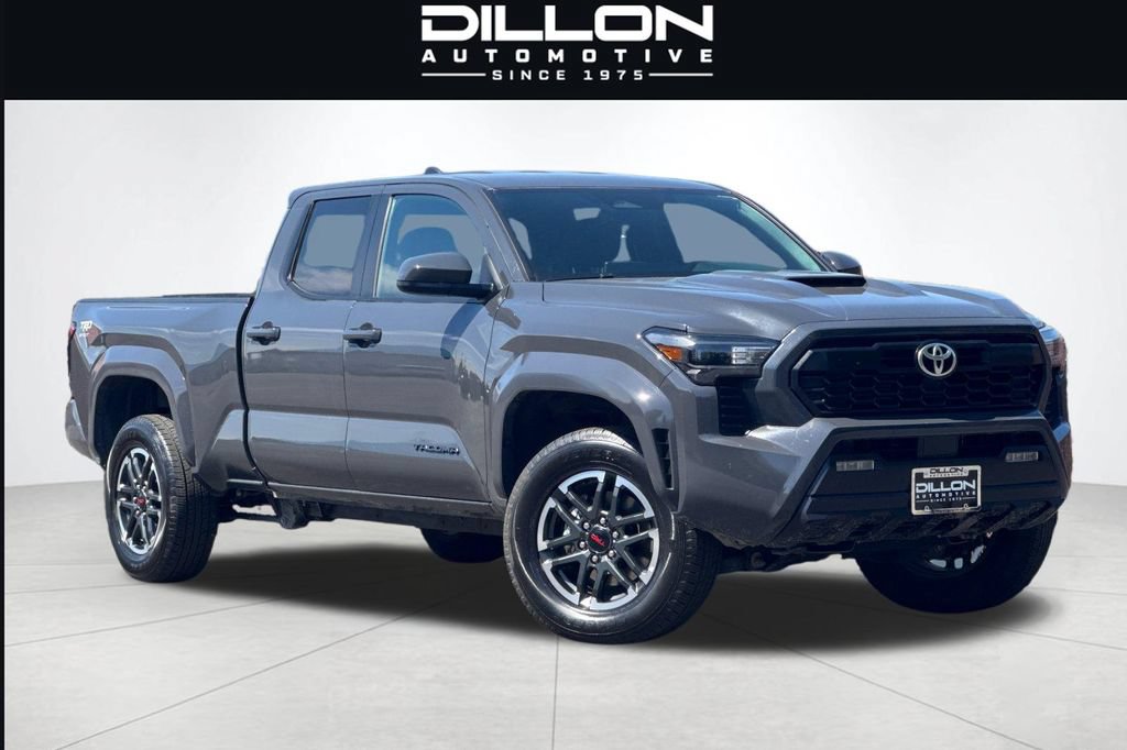 Used 2025 Toyota Tacoma TRD Sport AWD/4WD image 2