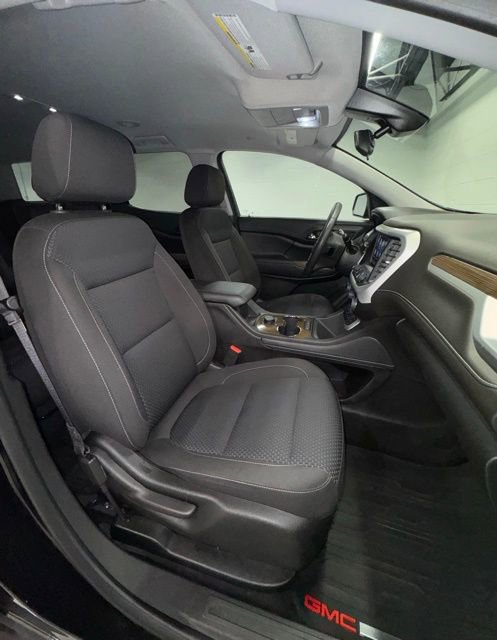 Used 2023 GMC Acadia SLE image 17