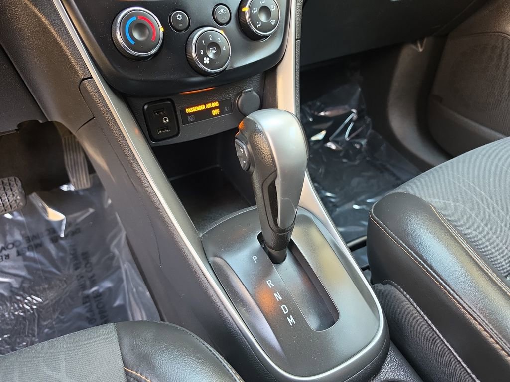 Used 2019 Chevrolet Trax LT w/ LT Convenience Package image 16