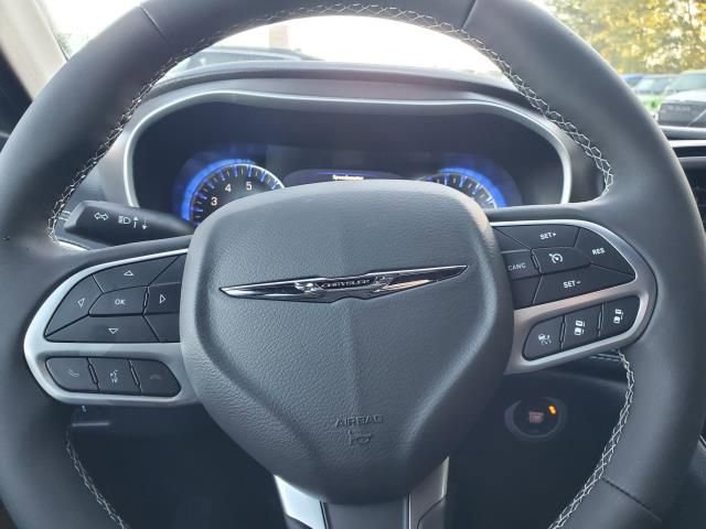 New 2026 Chrysler Pacifica Select image 10