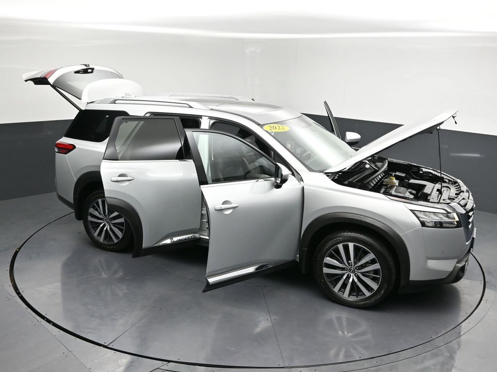 Used 2022 Nissan Pathfinder Platinum w/ Cargo Package image 33