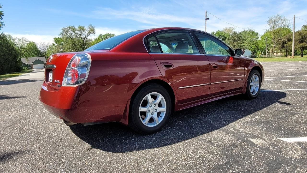 Used 2005 Nissan Altima 3.5 SL FWD image 6