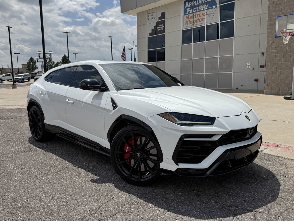 Used 2022 Lamborghini Urus AWD/4WD image 2