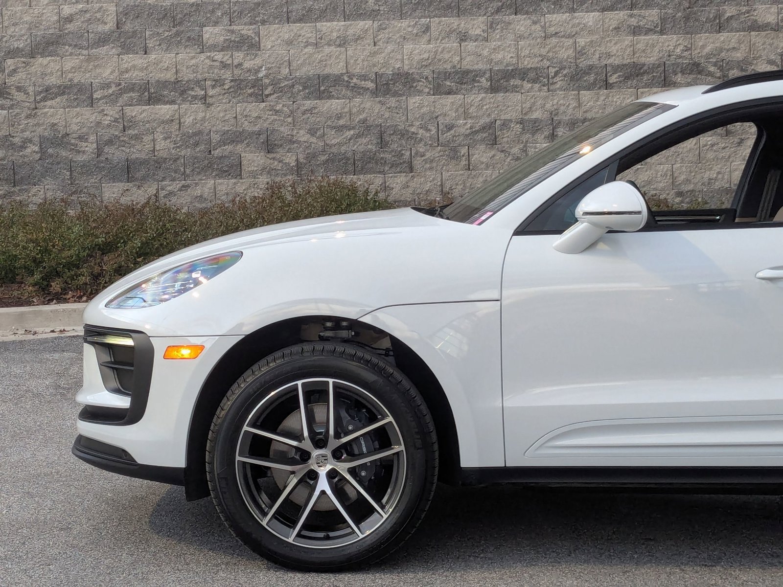 Certified 2026 Porsche Macan AWD/4WD image 11