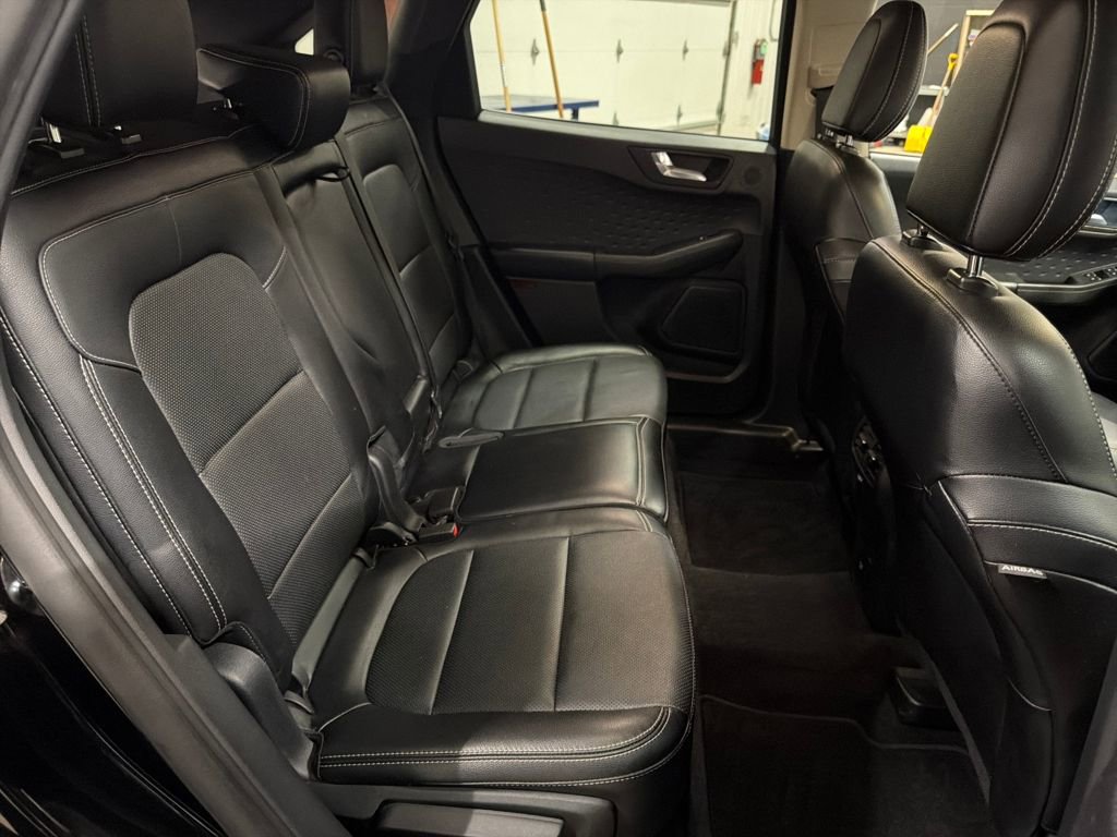 Used 2020 Ford Escape Titanium image 16