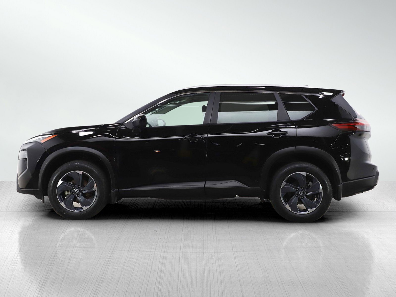 Used 2024 Nissan Rogue SV w/ SV Premium Package image 2