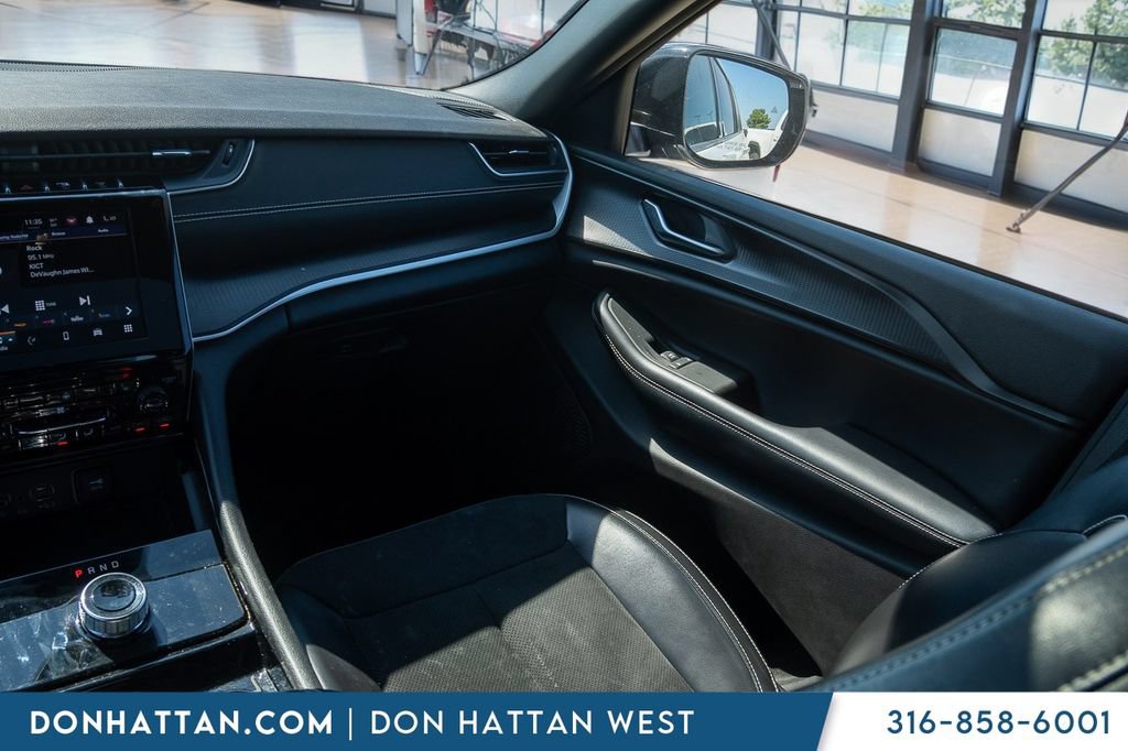 Used 2023 Jeep Grand Cherokee L Laredo AWD/4WD image 15
