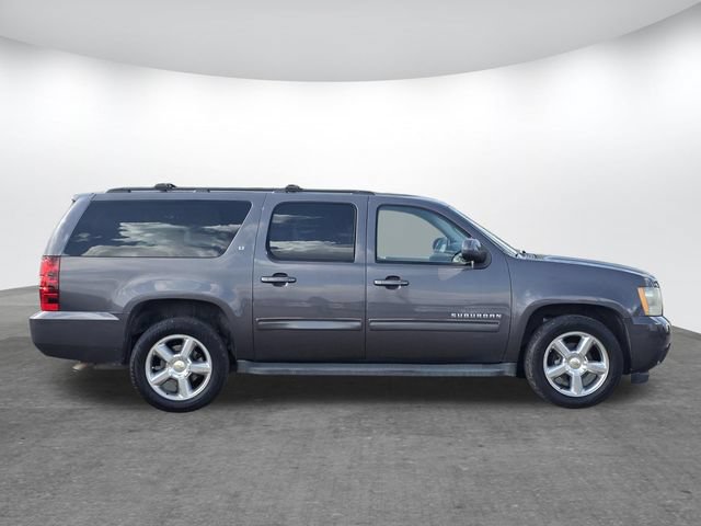 Used 2011 Chevrolet Suburban LT RWD image 4