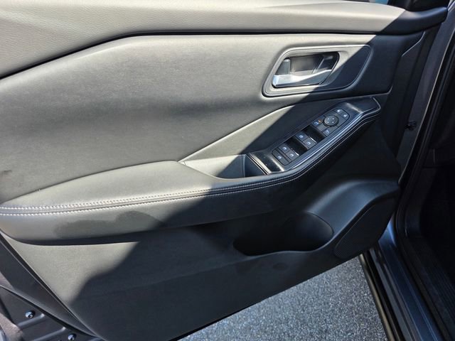 Used 2024 Nissan Rogue SV image 8