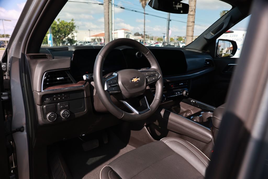 Used 2025 Chevrolet Suburban Premier image 11