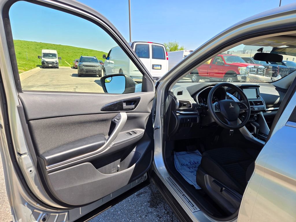 Used 2020 Mitsubishi Eclipse Cross ES FWD image 12