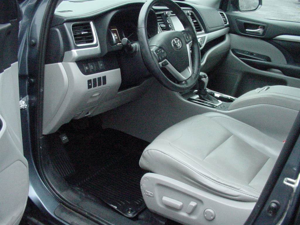 Used 2019 Toyota Highlander XLE image 4