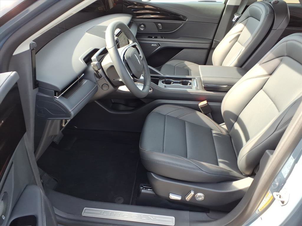 Used 2026 Lincoln Nautilus Premier w/ Equipment Group 102A image 4