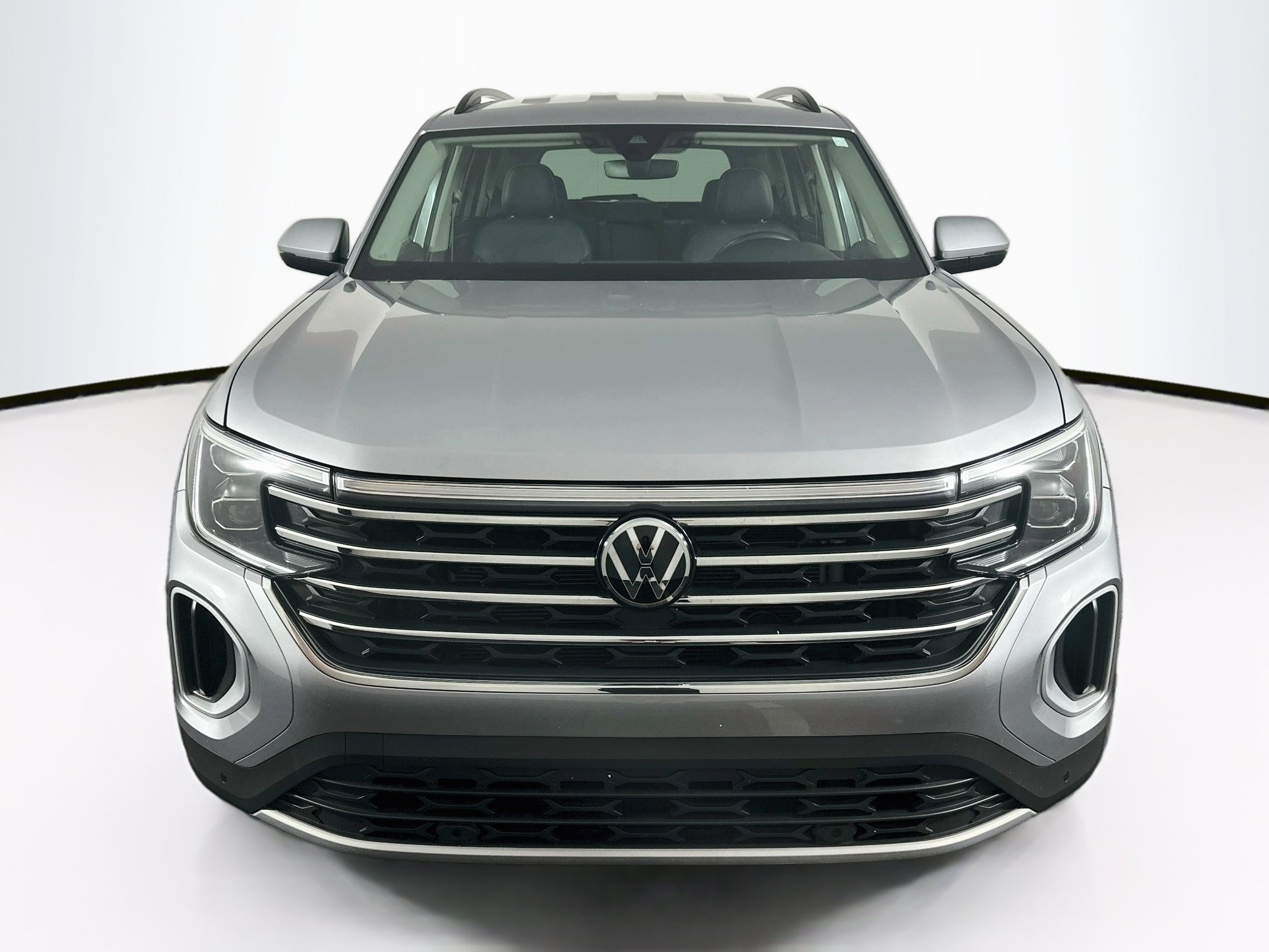 Used 2025 Volkswagen Atlas SE AWD/4WD image 2