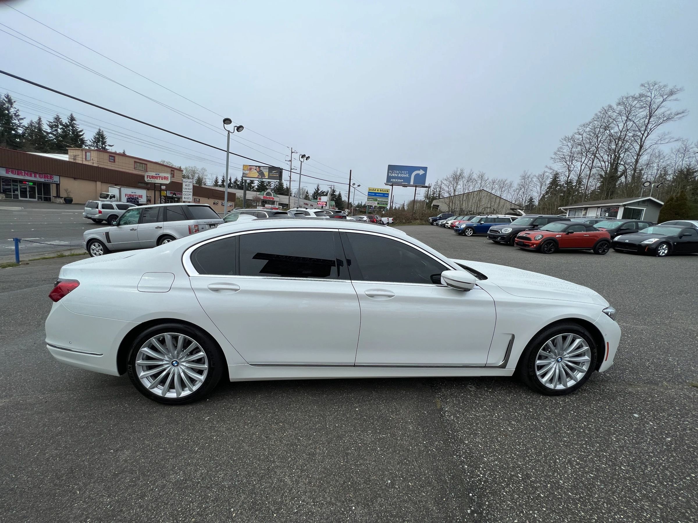Used 2022 BMW 740i image 8